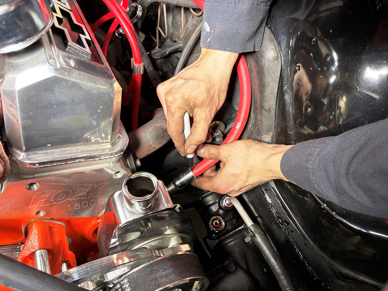 016 Installing a power steering hose on a Chevrolet small block engine
