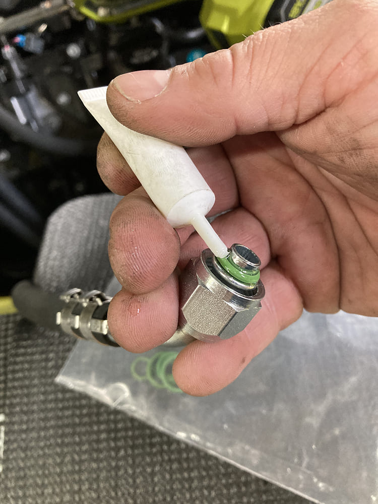 020 Applying lubricant to an AC fitting O ring for proper sealing