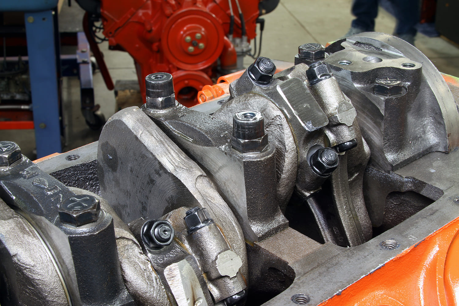 03 Bottom end view of 340 block showing factory forged crankshaft and main caps