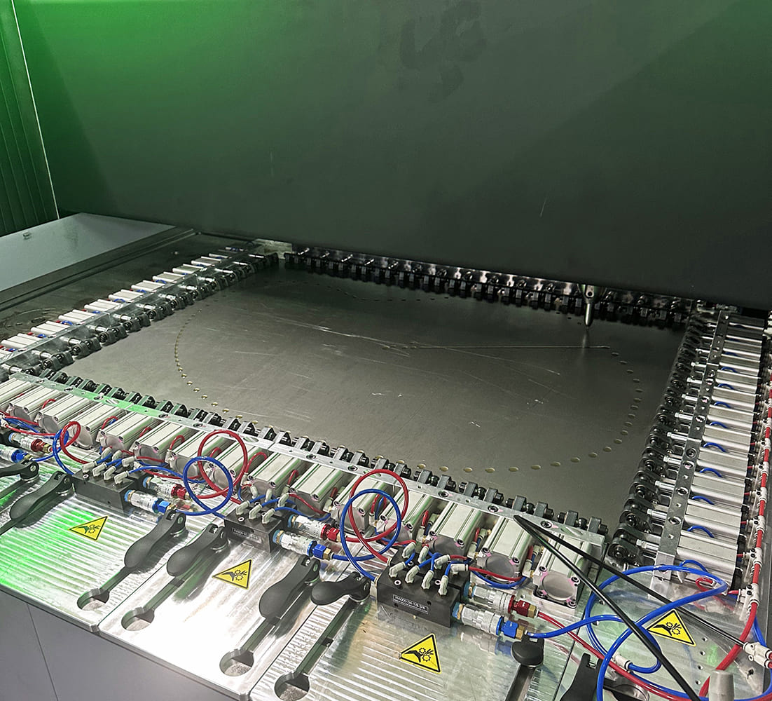 06 CNC stretch forming tool begins panel shape with fluid based high pressure forming