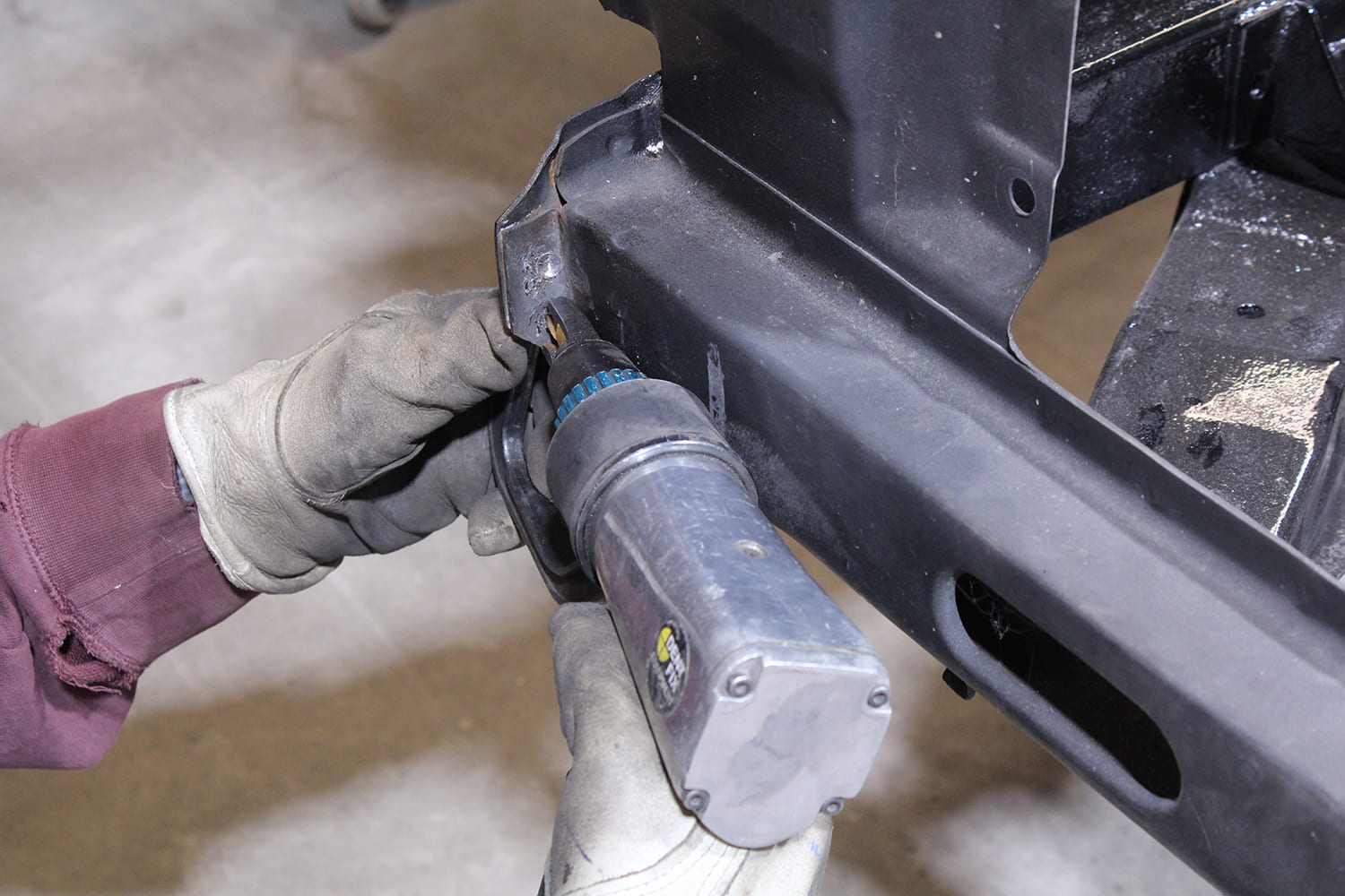 07 Side view of radiator support removal on Ford Mustang showing separation from inner fender
