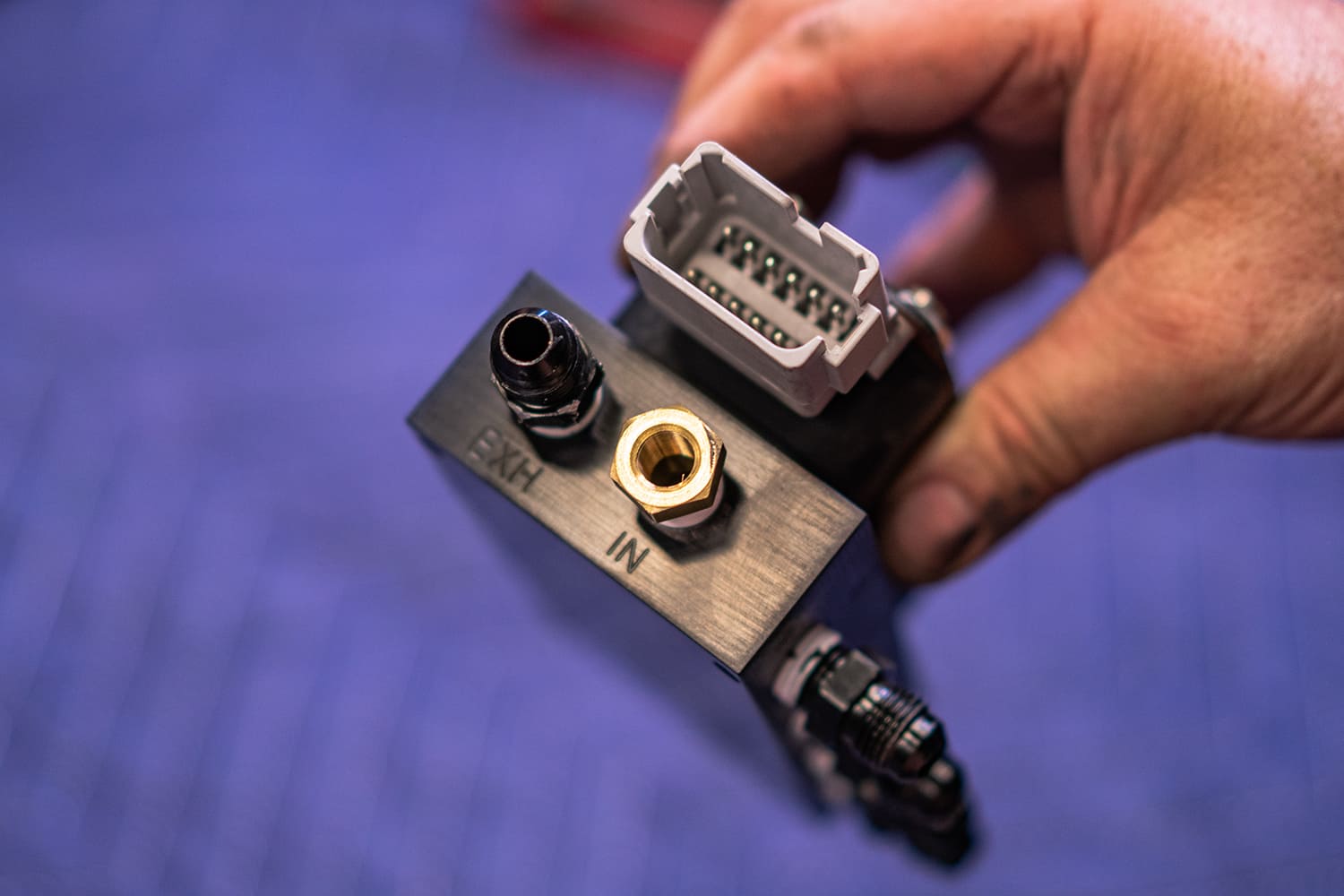 09 Detail of AccuAir VU4 block showing labeled ports for EXH and IN with plug connector