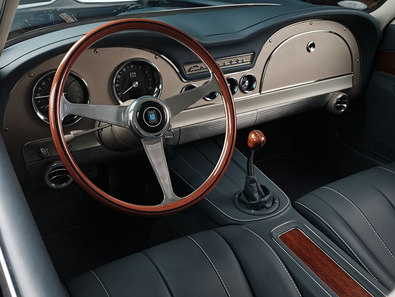 15 Split Window Corvette interior classic wood trim custom gauges 5 speed shifter