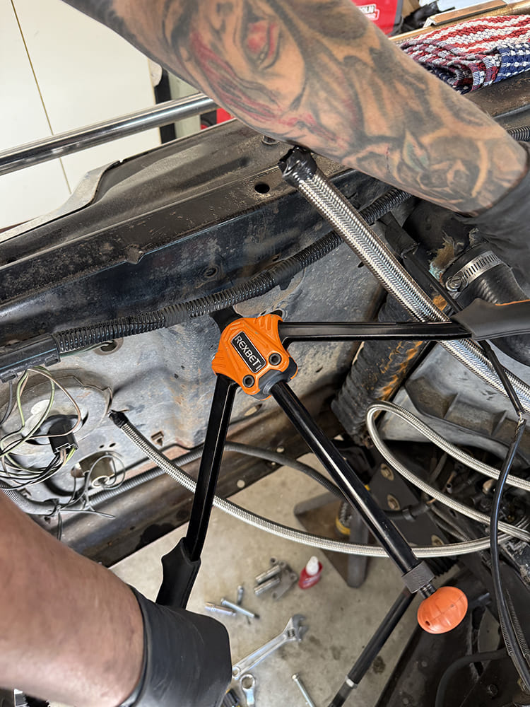 19 small block chevy power steering pressure fitting installation