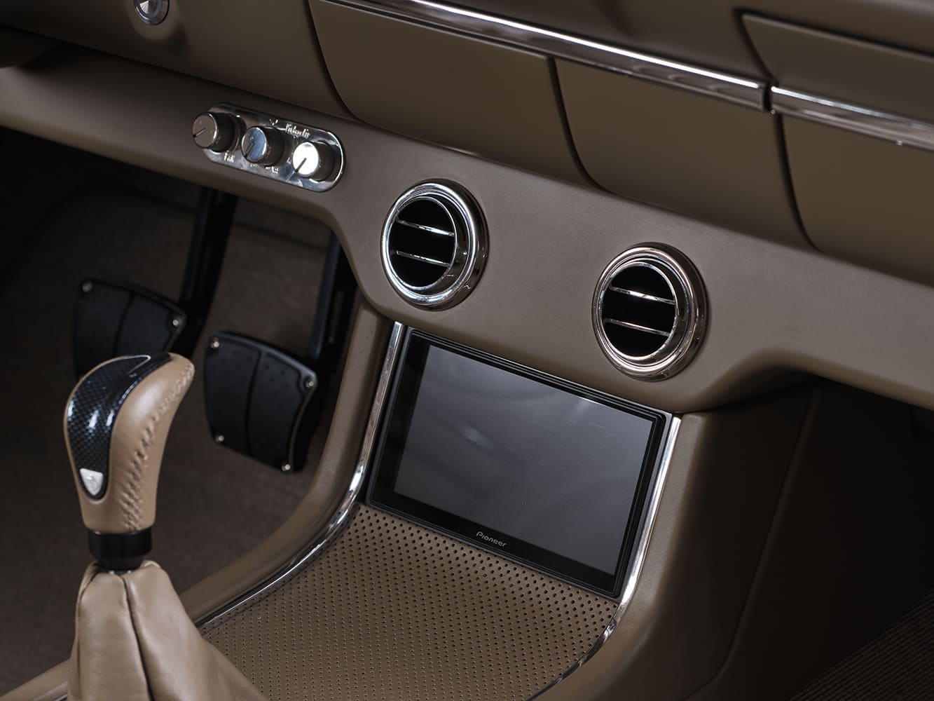 22 Close up of 1959 Impala’s custom shifter with carbon fiber accent and perforated console trim