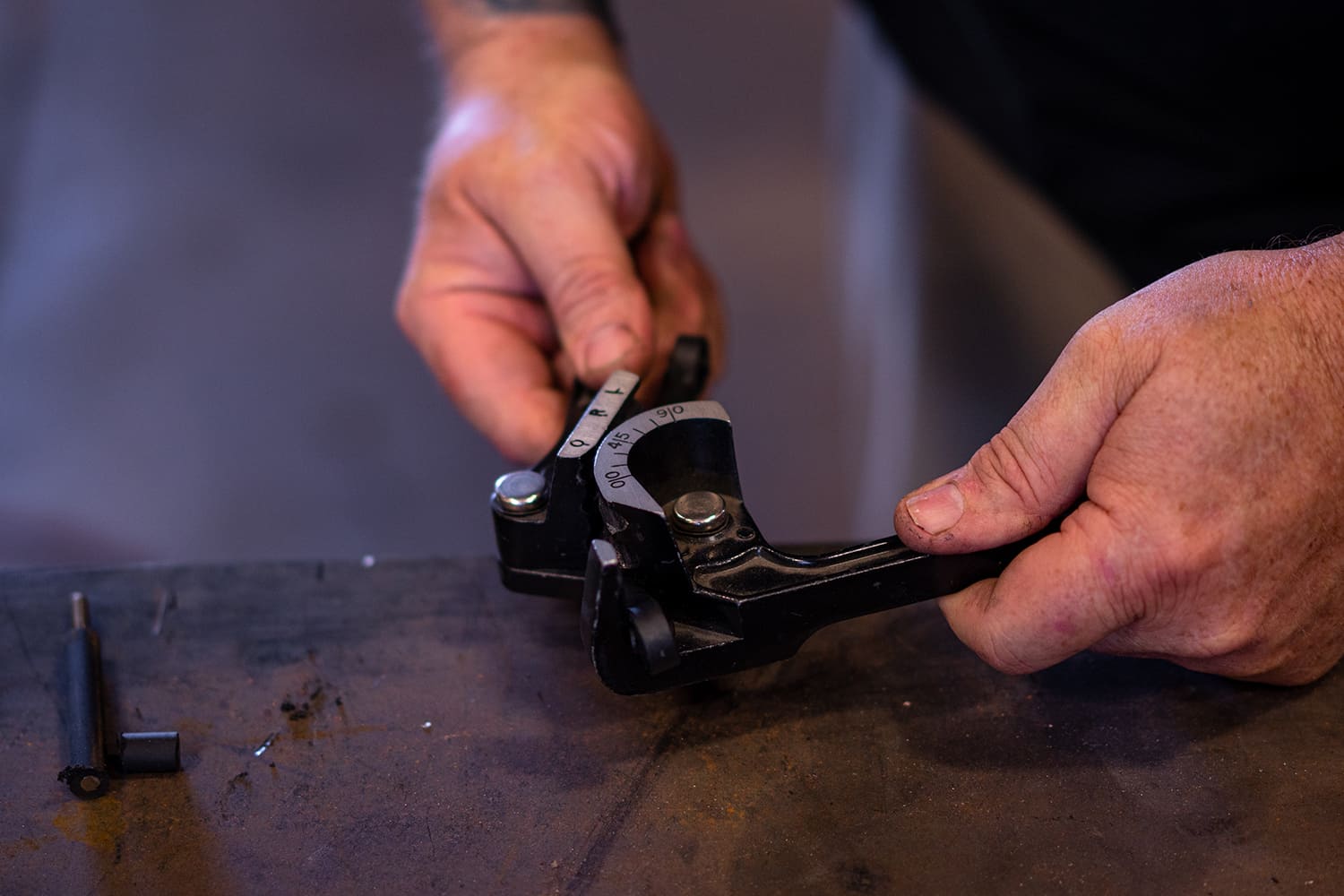 32 Manual tube bender adjusted for exact ride height sensor rod angle