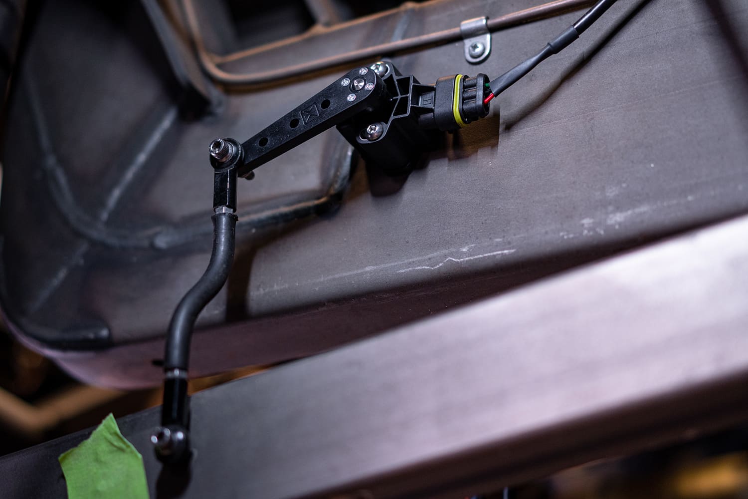33 Fully mounted height sensor linkage on frame and lower control arm