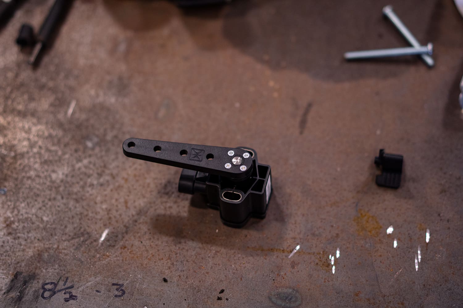 35 Fully assembled sensor and linkage arm ready for suspension articulation