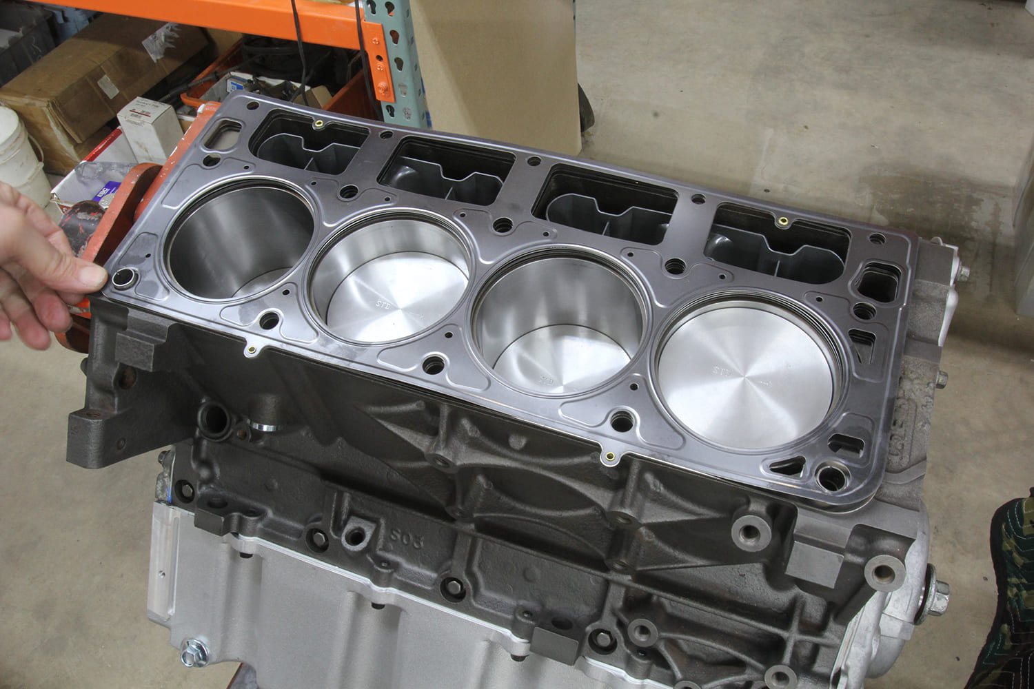 004 Fully assembled LS short block with forged pistons likely built for high performance retrofit applications