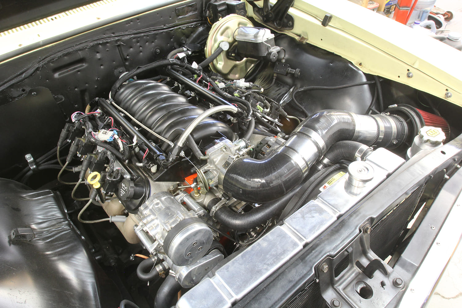 006 Factory GM LS rocker arm on shaft setup being examined found in Gen IIIIV V8 platforms from early 2000s