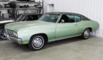 01 1970 Chevelle Malibu 2 door hardtop in original mint green with vinyl top and 307 badges