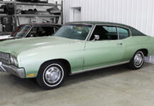 01 1970 Chevelle Malibu 2 door hardtop in original mint green with vinyl top and 307 badges