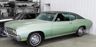 01 1970 Chevelle Malibu 2 door hardtop in original mint green with vinyl top and 307 badges