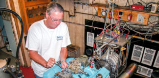 01 Pontiac Tri Power 428 on dyno dual Rochester carbs and turquoise valve covers tuned for performance