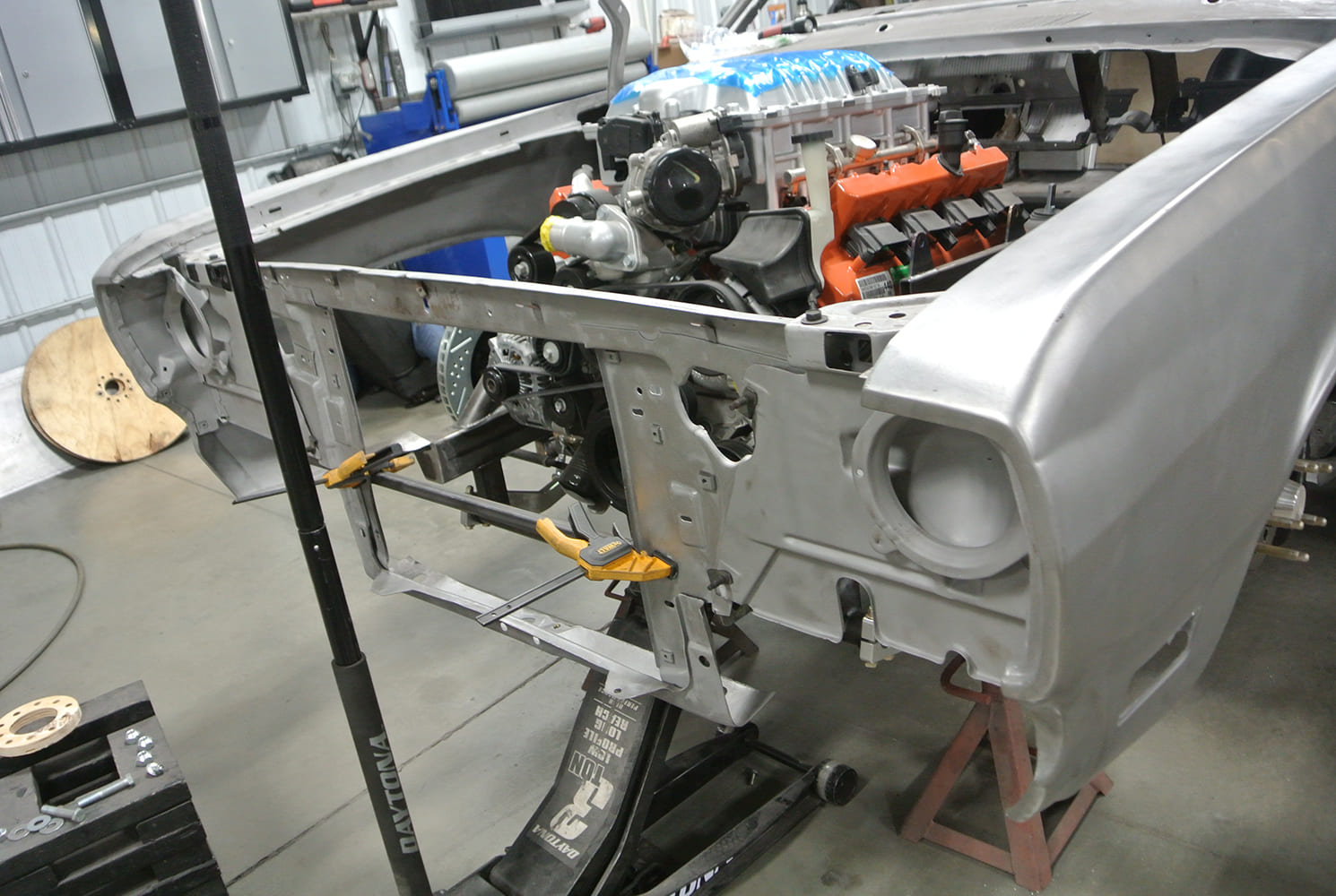 02 Gen III HEMI installed in 1971 Plymouth Duster with tubular front clip mock up
