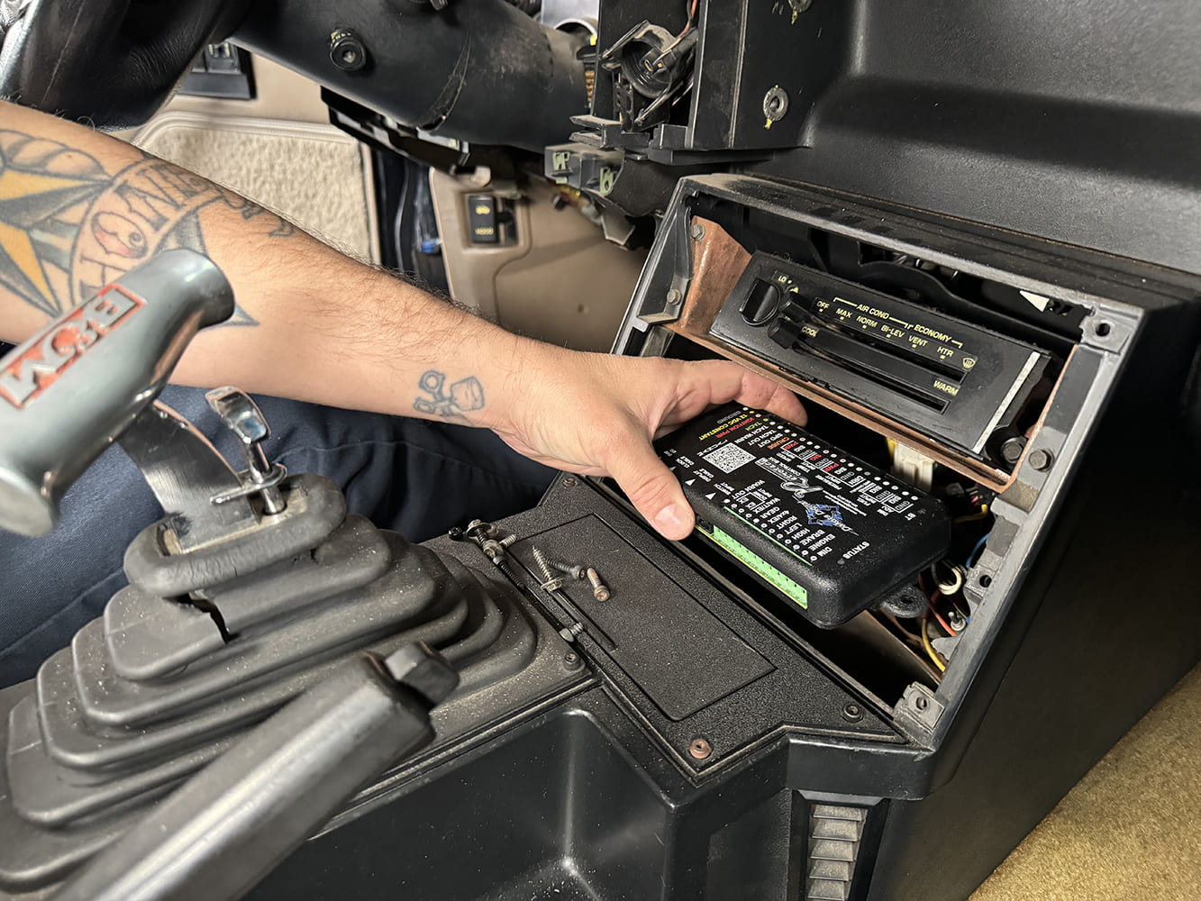 022 mounting dakota digital control box camaro center console