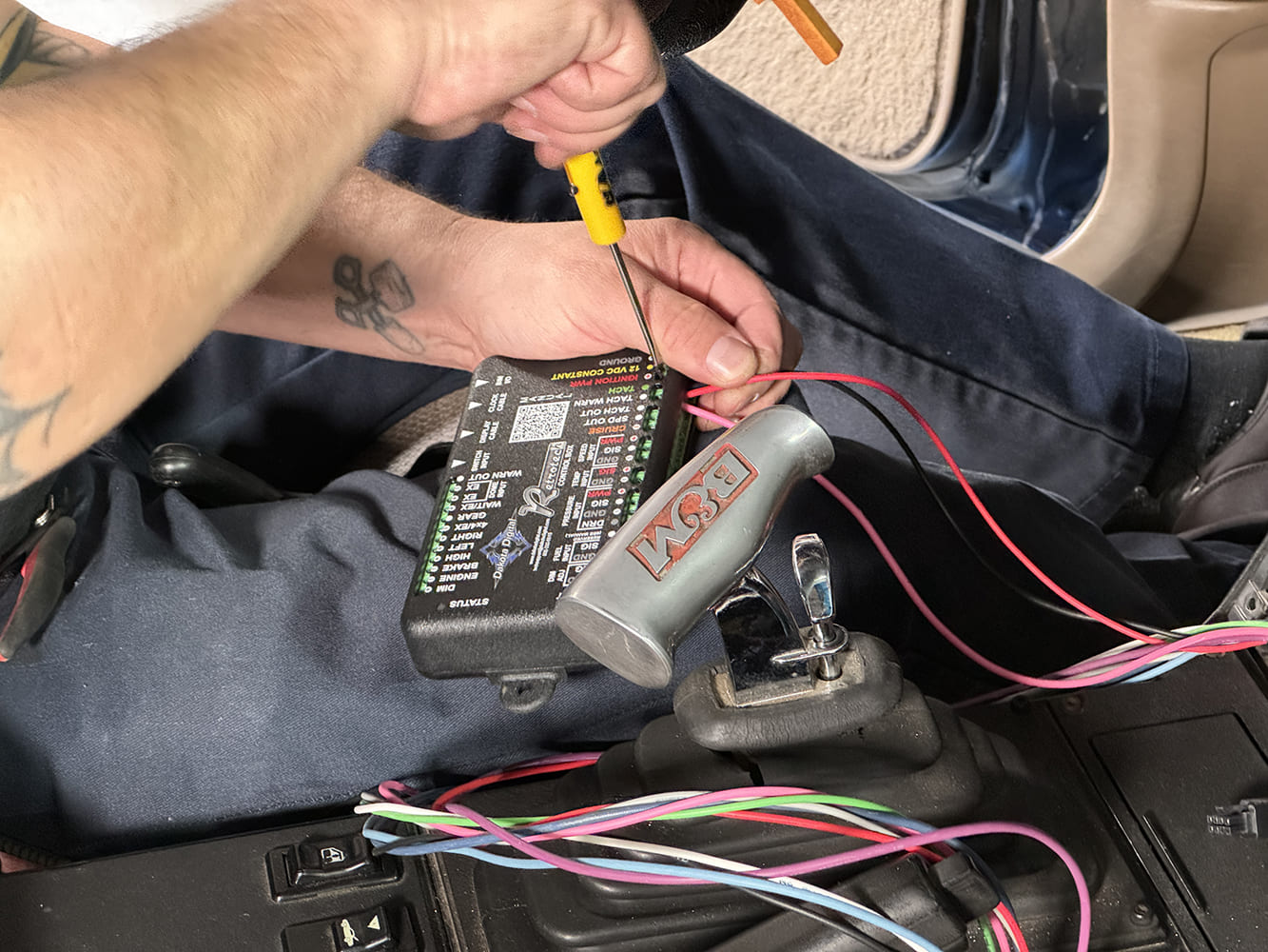 025 wiring inputs to dakota digital control module camaro