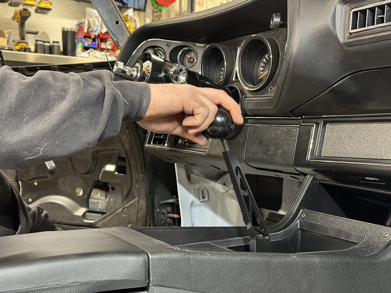 027 1971 Camaro shift knob test fit on billet lever inside full factory style console