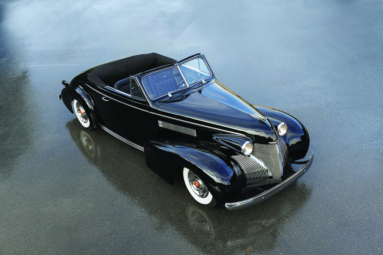 04 1939 Cadillac Convertible top down high front view showing sharp body lines and split grille