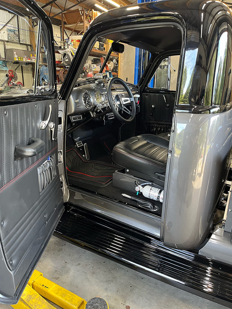06 chase 1950 chevy 3100 door open interior