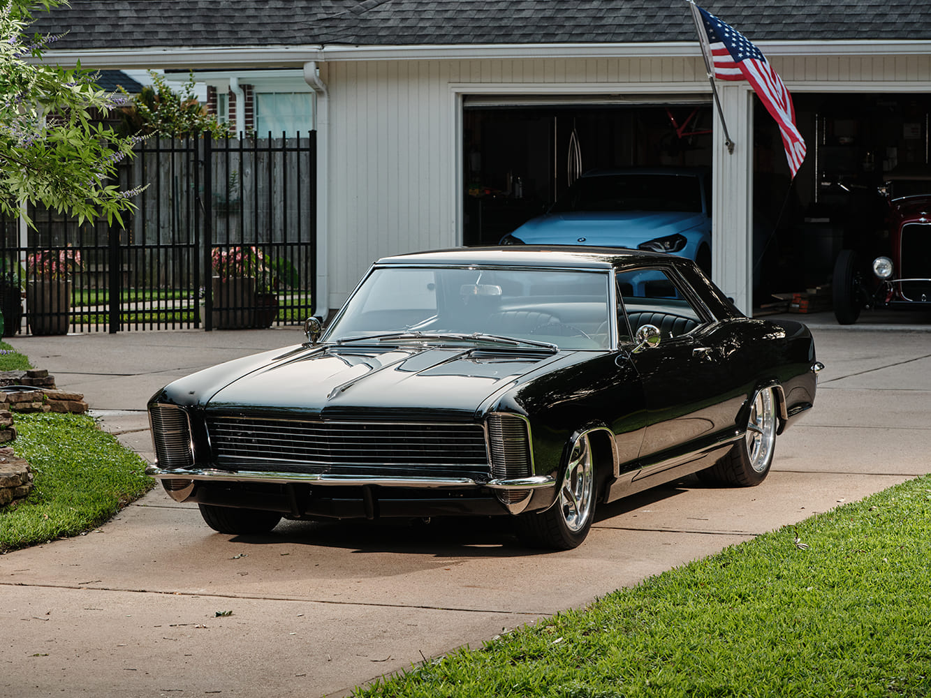 07 1965 Buick Riviera smoothed bumpers monochrome grille slammed suspension