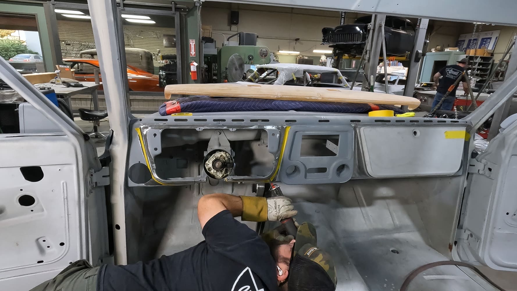 08 fitting c10 glove box door with tape for gap consistency