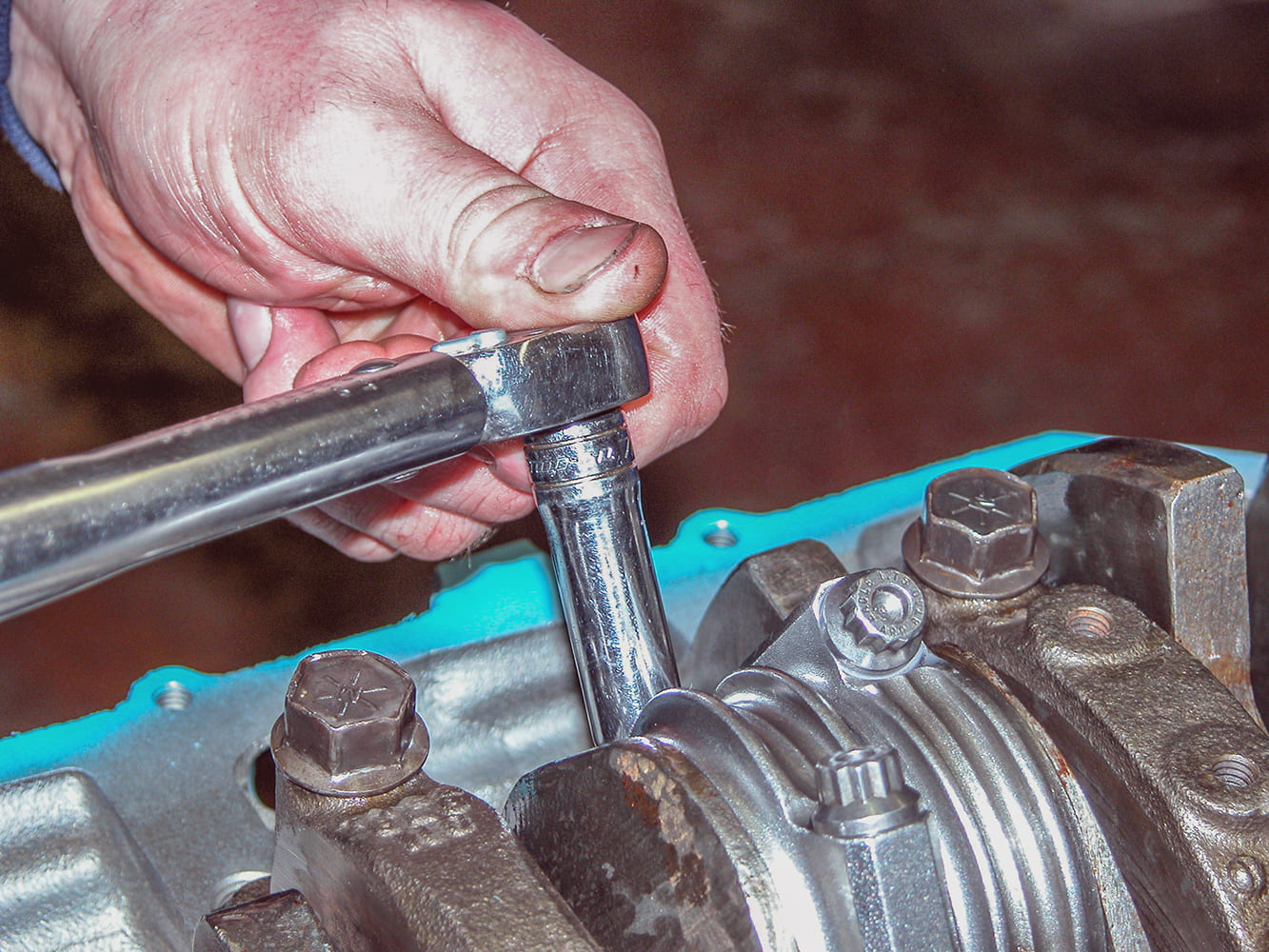 12 Rod bolts torqued to spec during Pontiac 428 bottom end assembly process