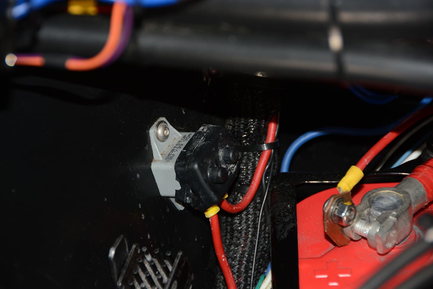17 Manual reset circuit breaker wired to battery positive for fan controller protection
