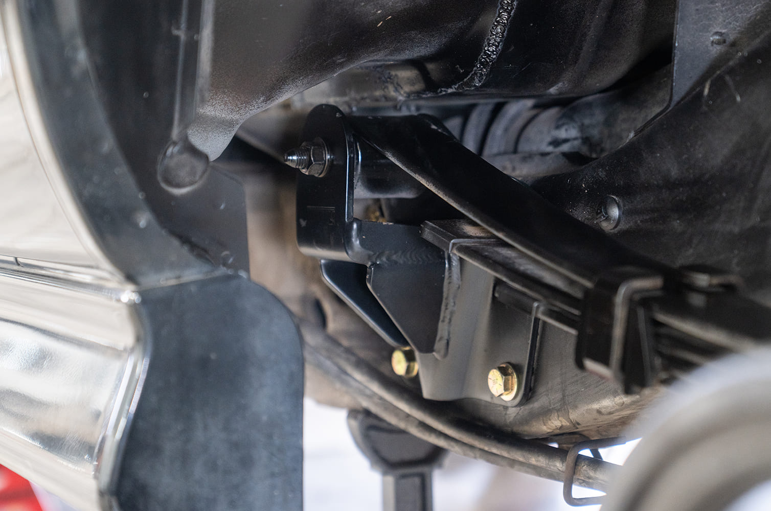 19 DJM flip kit hanger installed to relocate axle under leaf springs for drop