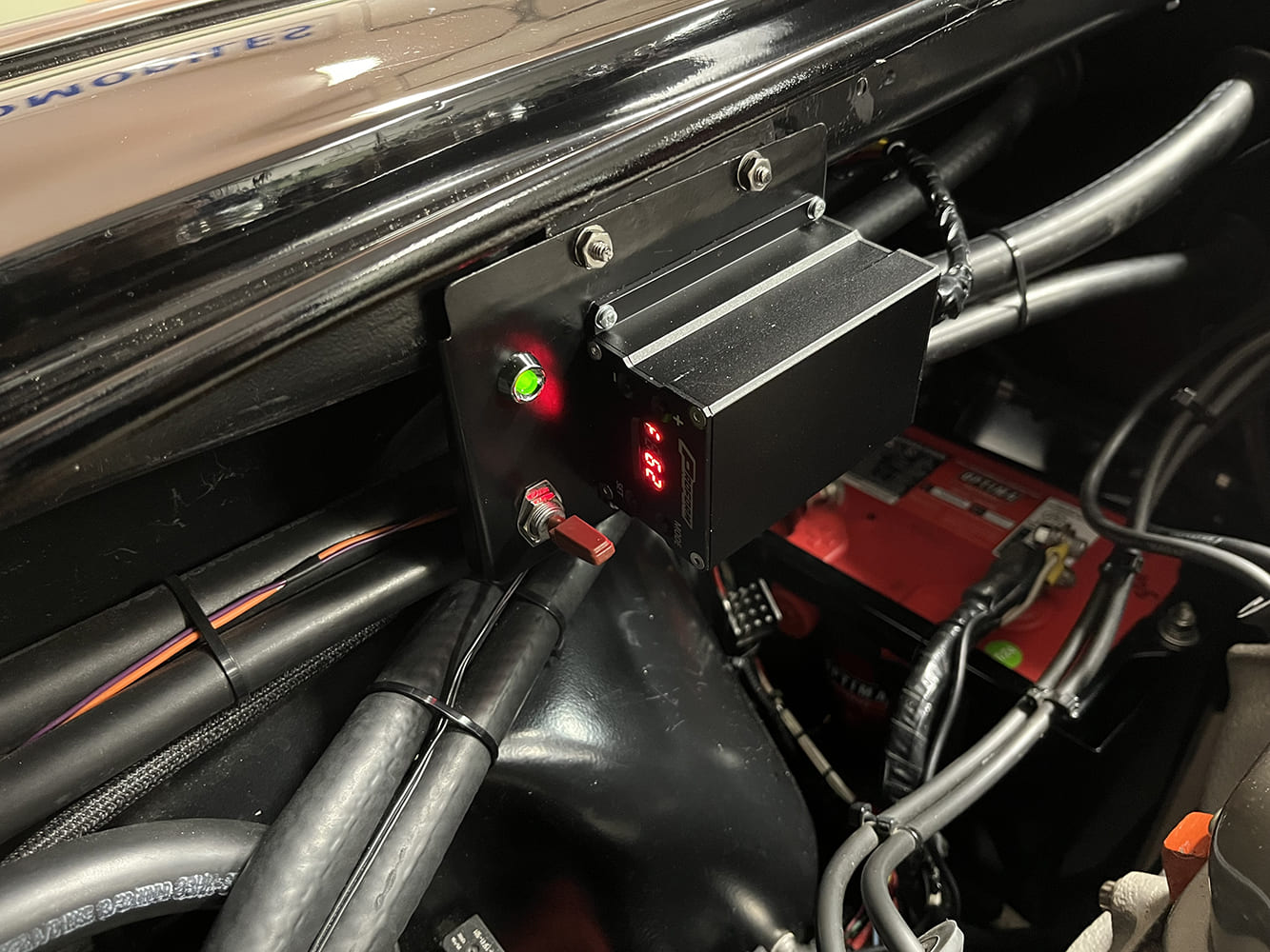 21 Proform controller displays 162°F with power and override switch active on custom bracket
