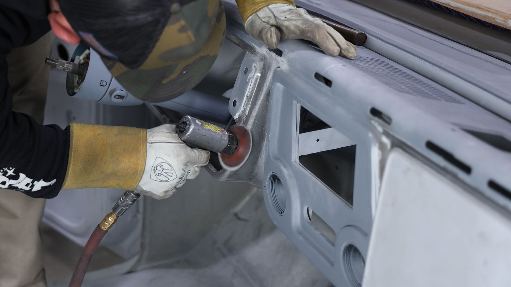 22 smoothing filler panel with Roloc disc for clean finish transition