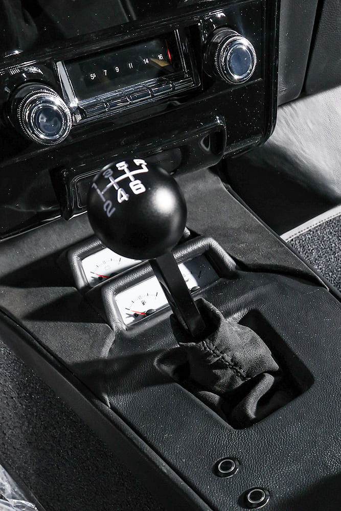 013 1968 Camaro Hurst shifter 6 speed manual custom console