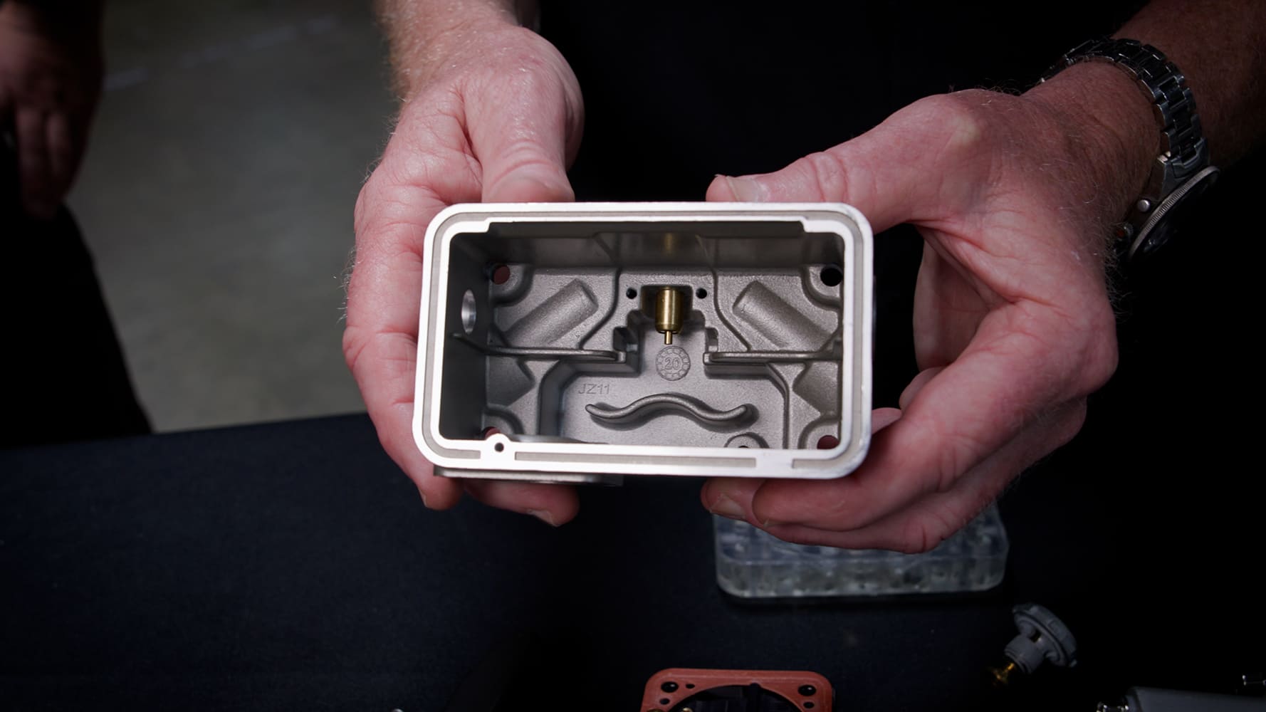 04 VRS 4150 fuel bowl interior machined with brass jet and baffle channels