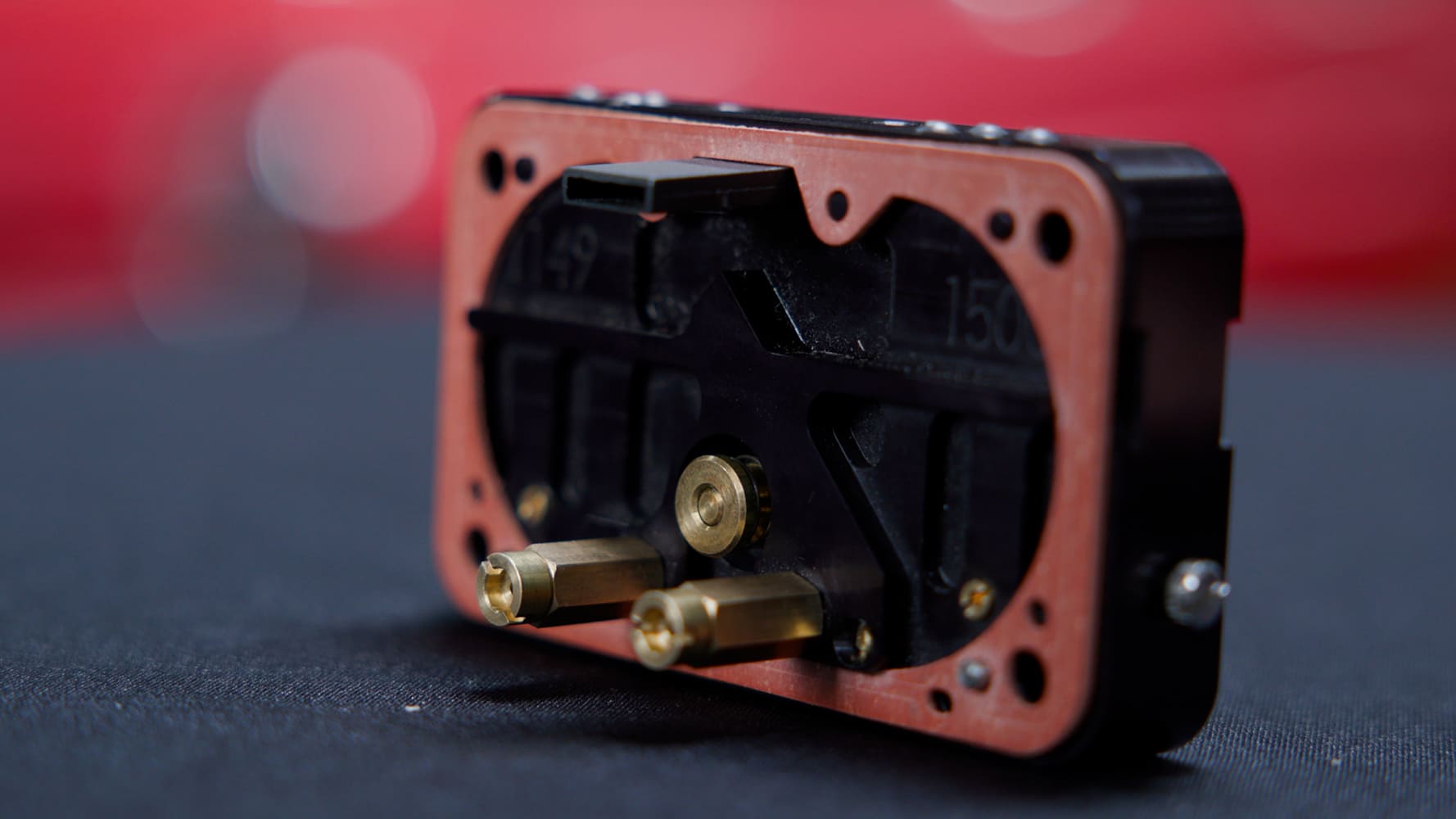 05 VRS 4150 metering block with dual brass fuel inlets and molded gasket