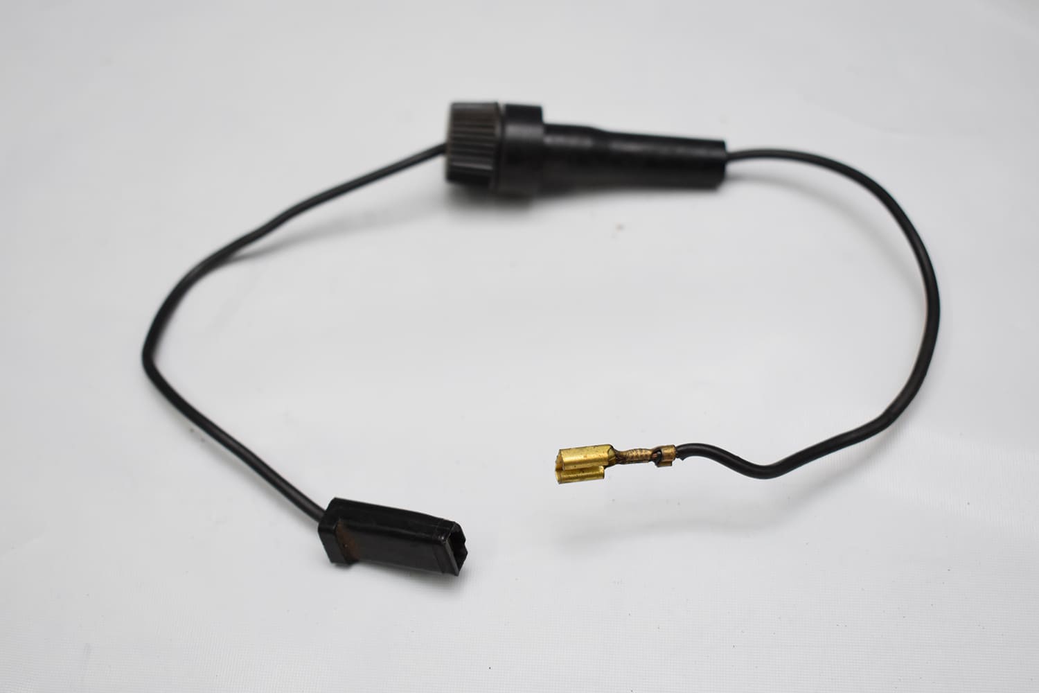 05 vintage wiring pigtail black connector adapter harness loose terminals close up