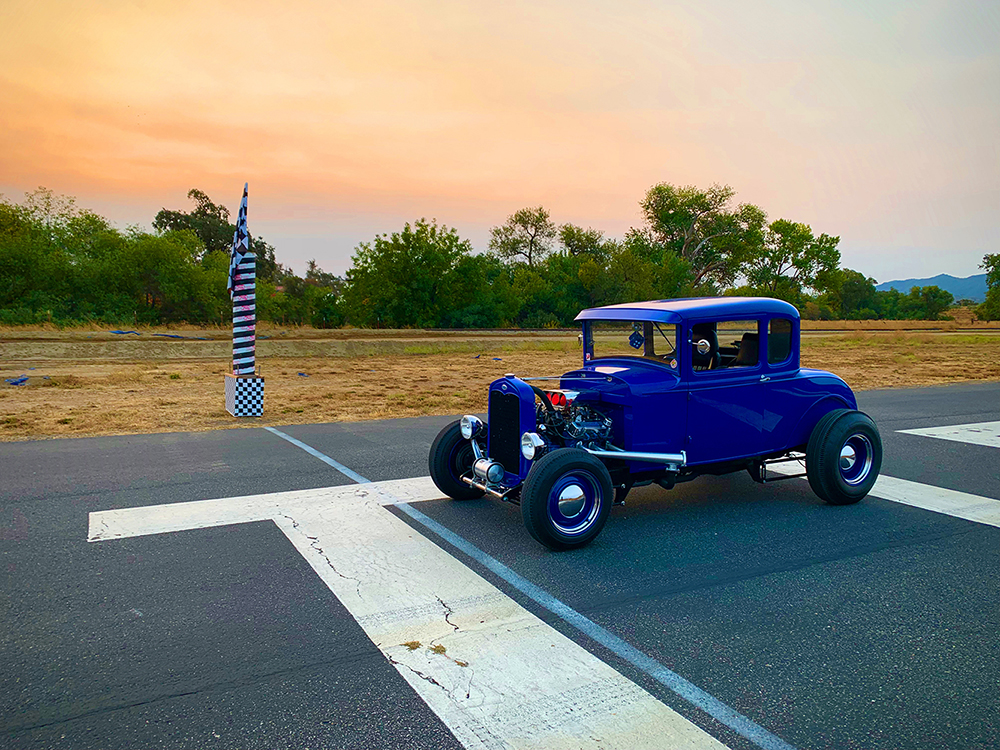 17 1930 ford model a coupe at starting line