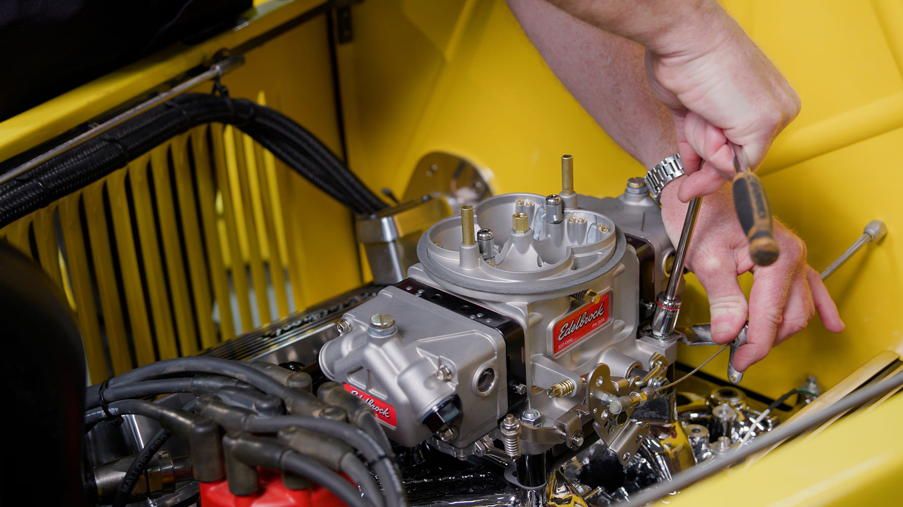 19 Edelbrock VRS 4150 carburetor being installed on a show quality small block Chevy