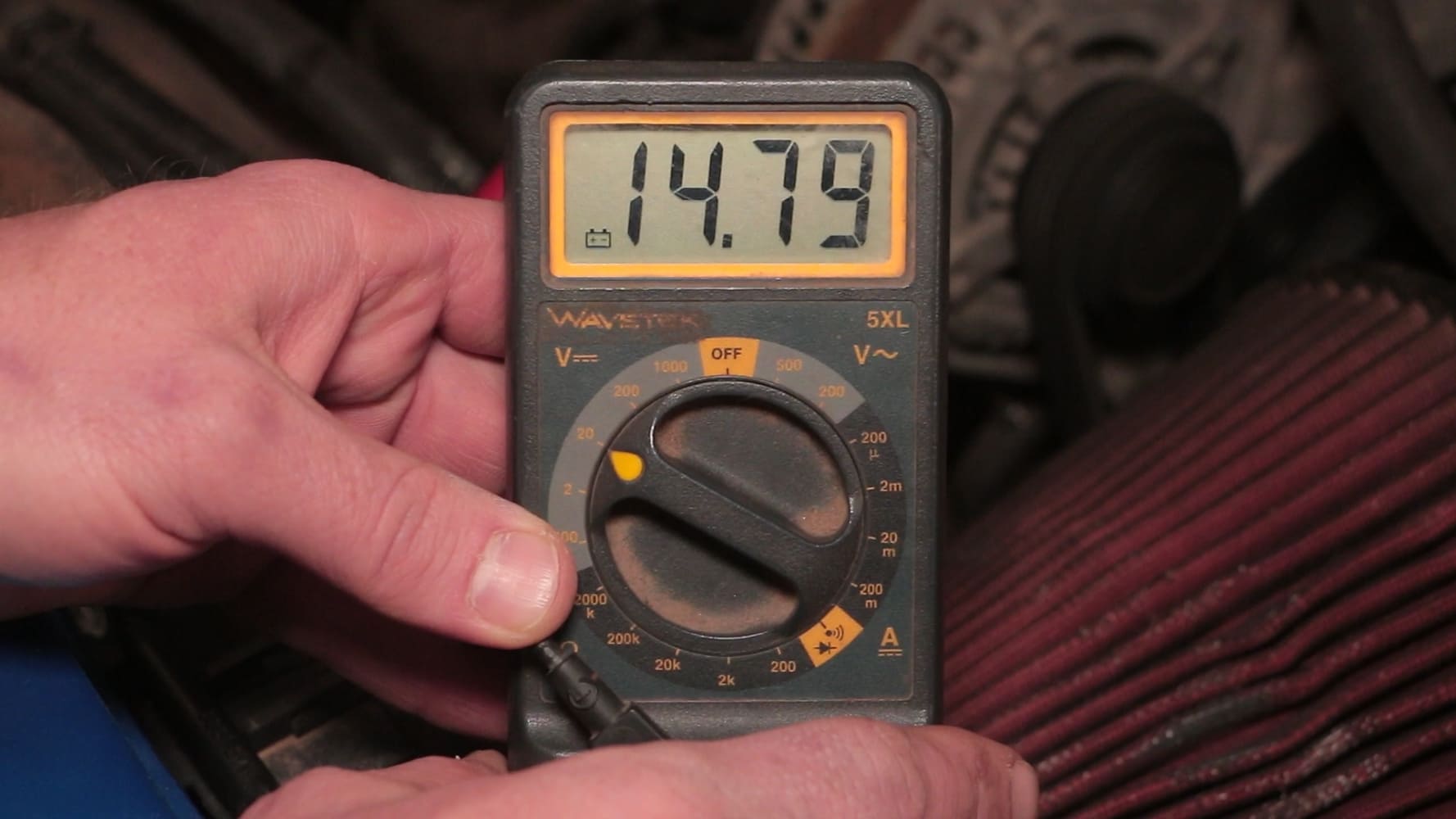 003 Wavetek 5XL multimeter shows 14 79V at alternator positive post