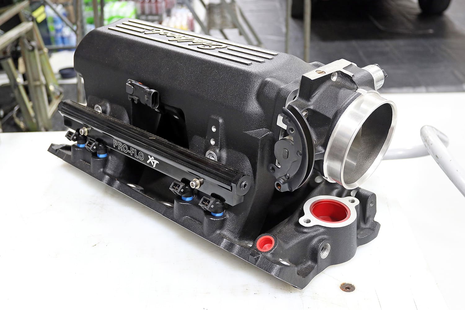 008 Edelbrock Pro Flo XT intake manifold with fuel rails for EFI conversion setups