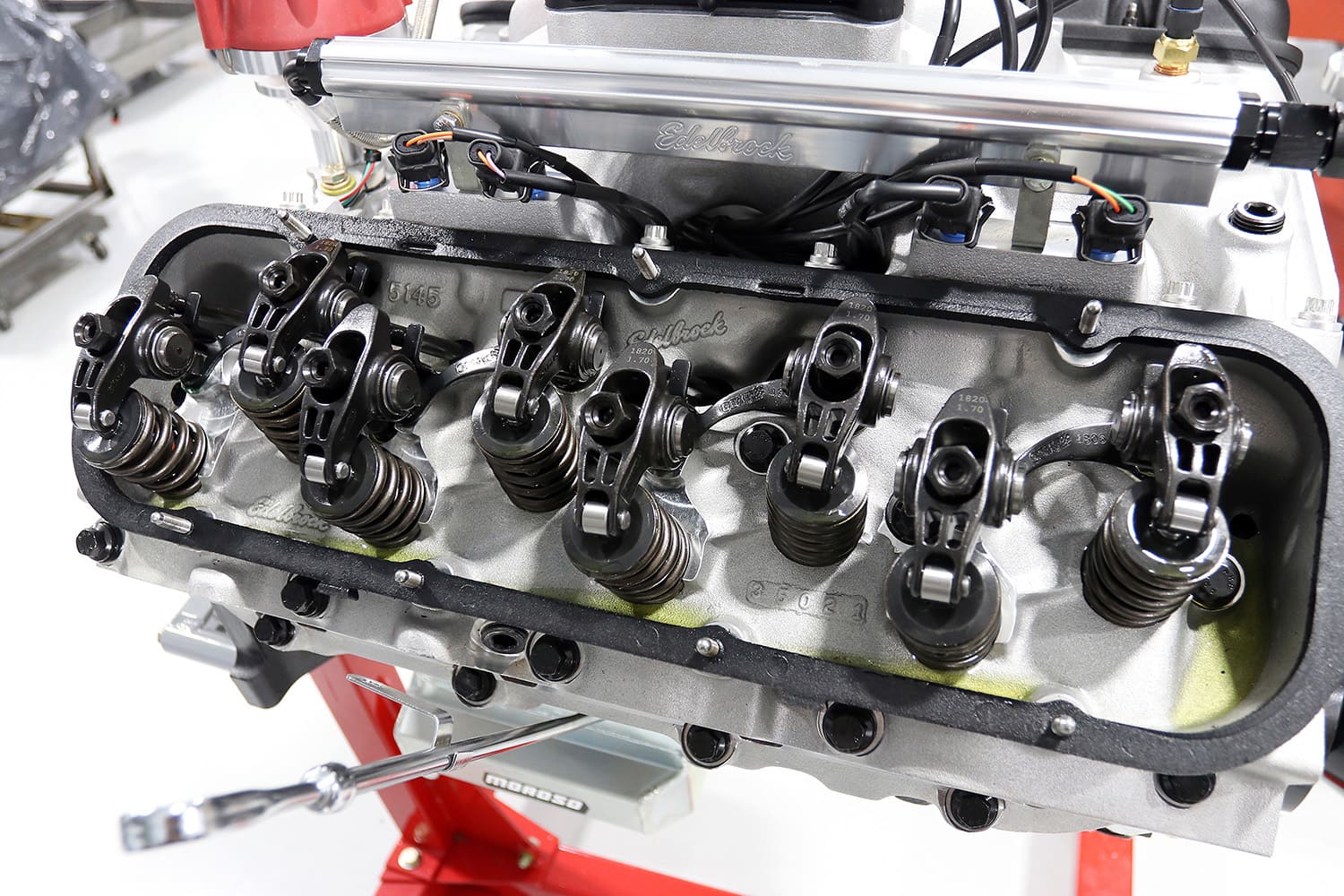 016 Close up of Edelbrock aluminum heads with roller rocker arms and dual valve springs
