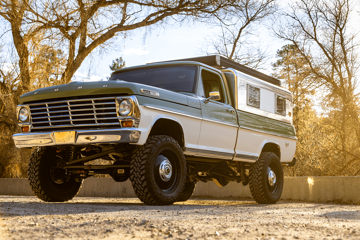 09 1969 Ford F 250 4x4 Delmo logo front differential housing with custom steering and heavy duty suspension