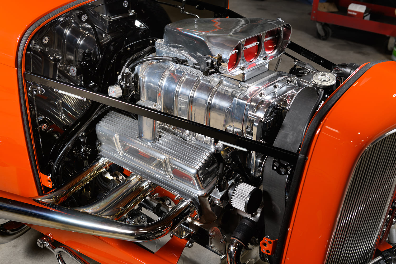 13 1932 Ford Roadster engine bay BDS blower polished valve covers Hot Heads heads