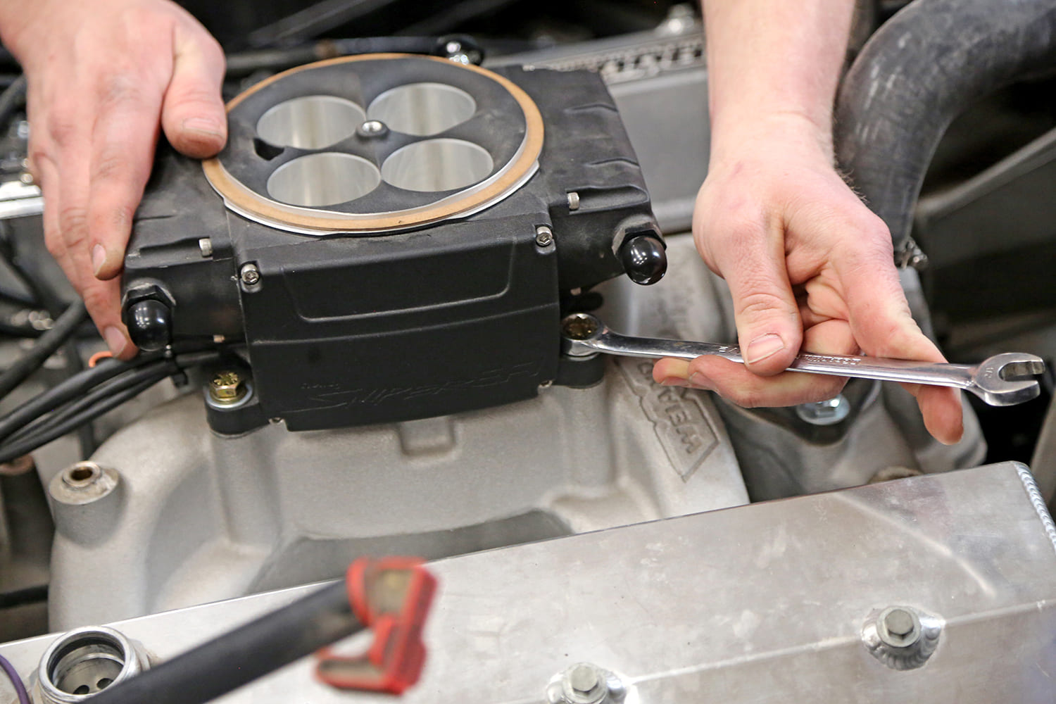 002 Mounting Sniper EFI throttle body to Weiand intake manifold with gasket