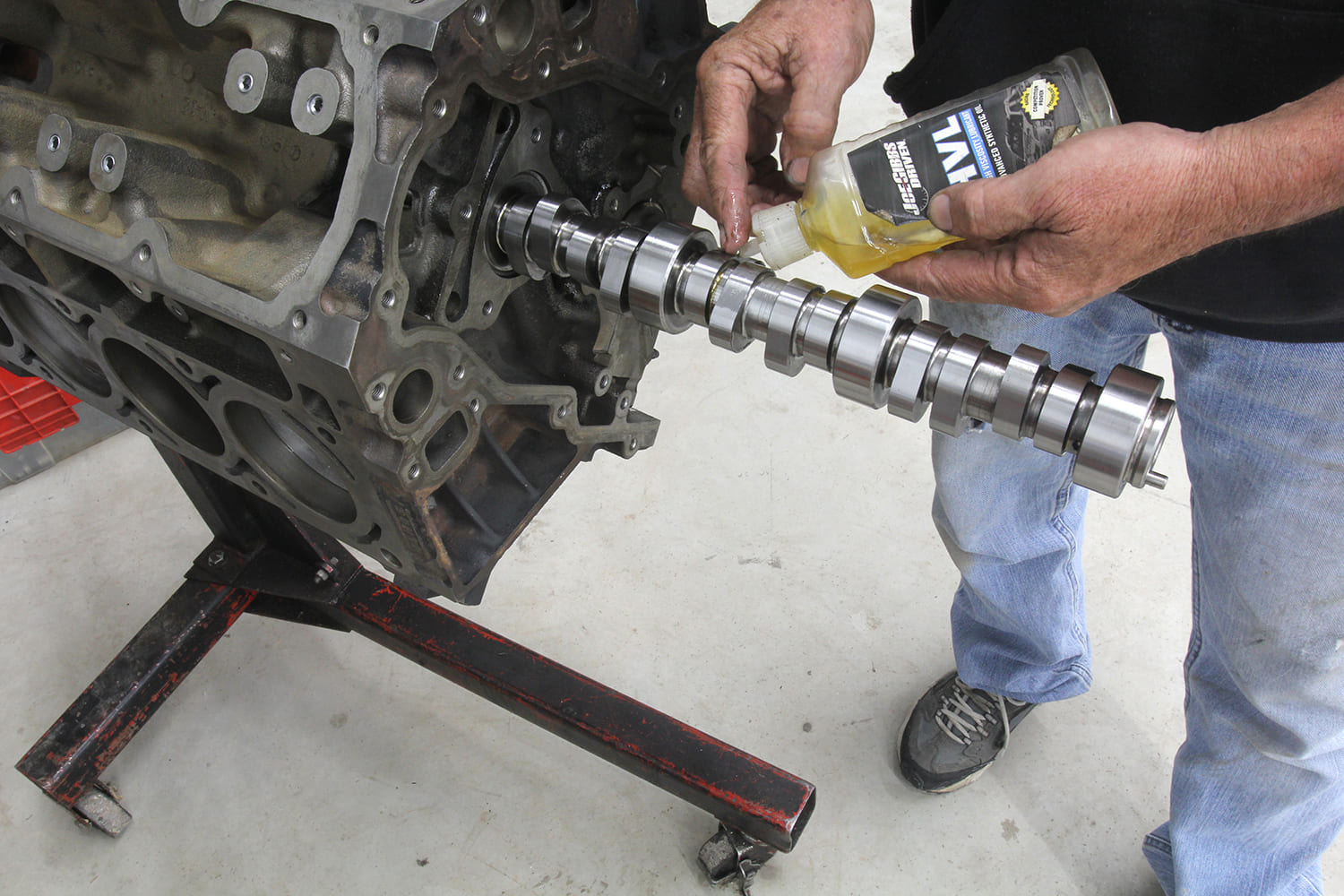 005 AFM delete cam install lubricating camshaft with assembly lube
