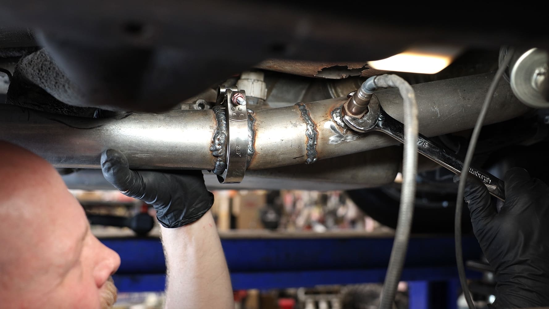 006 Installing wideband O2 sensor into exhaust bung for Holley EFI tuning