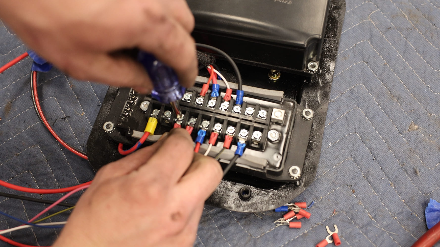 007 Wiring Holley Sniper relay and fuse panel with crimped terminals