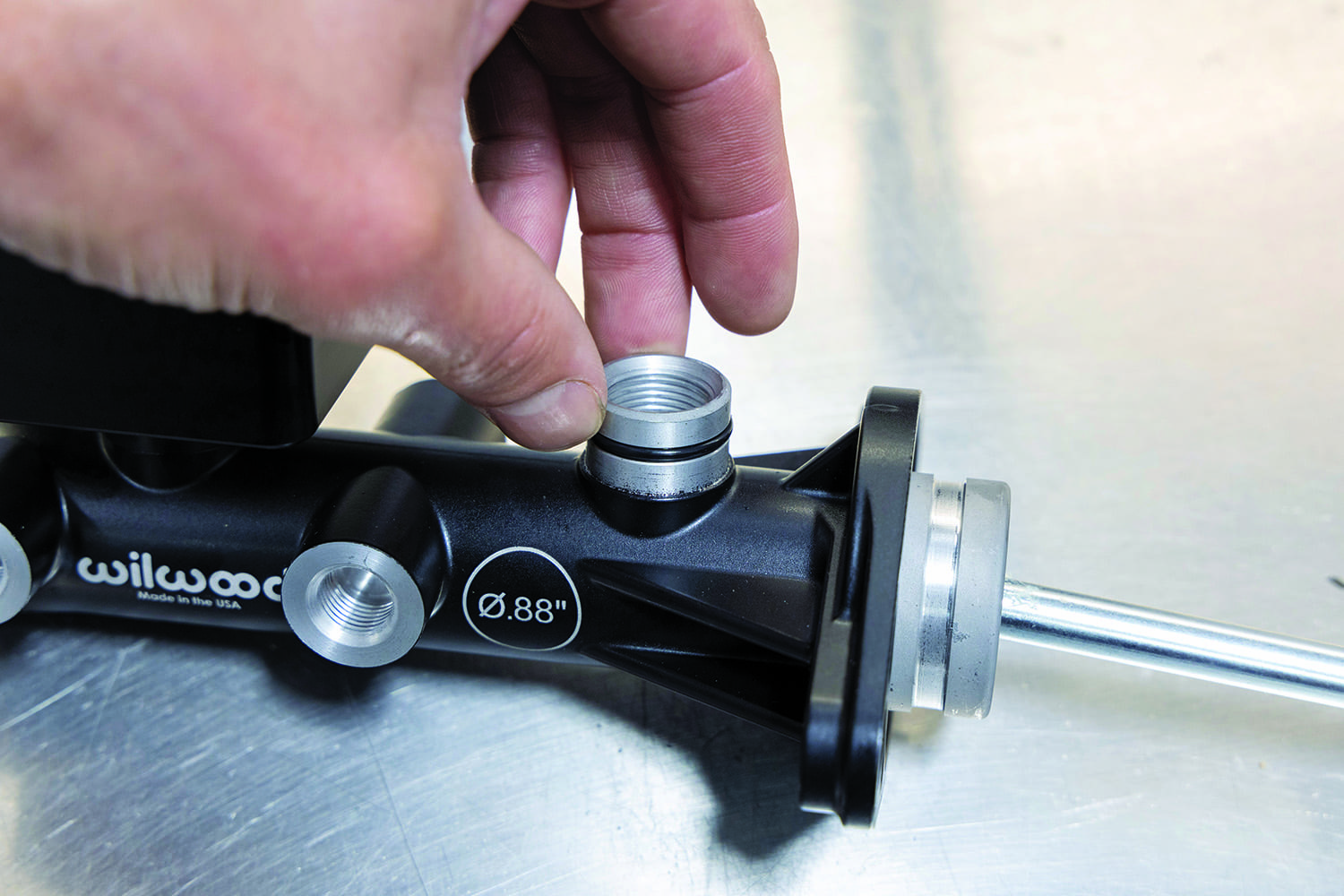024 Wilwood master cylinder threaded reservoir port close up