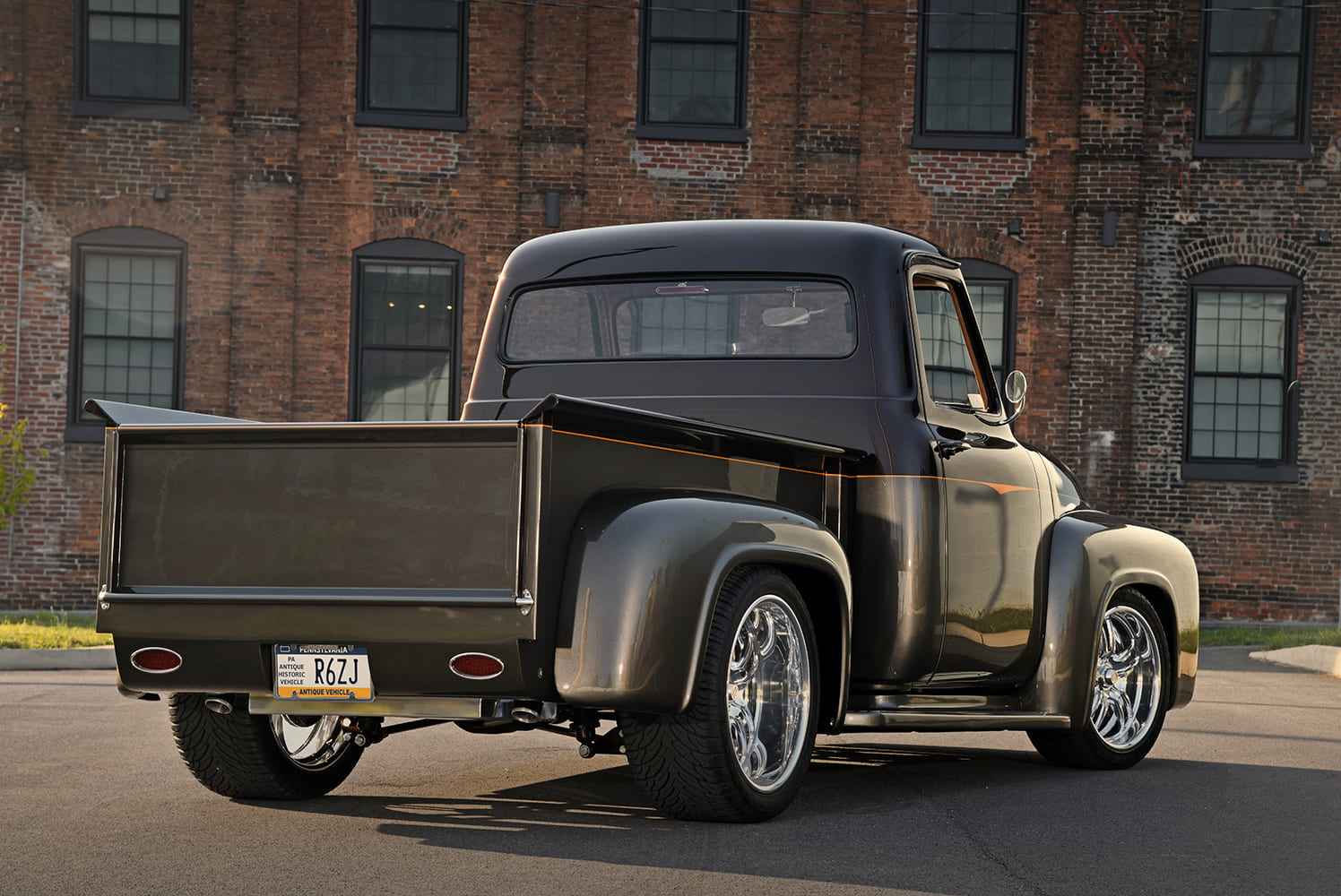 06 1955 Ford F 100 rear angle billet wheels dual exhaust shaved tailgate Pennsylvania plate