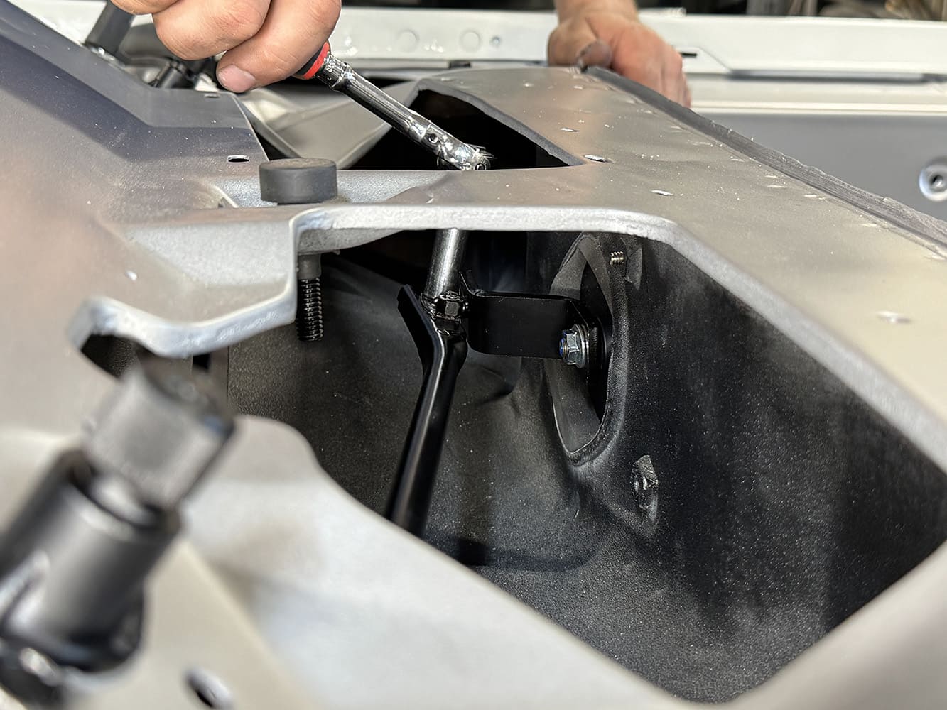 012 1971 Camaro wiper linkage arm install Snap on ratchet view