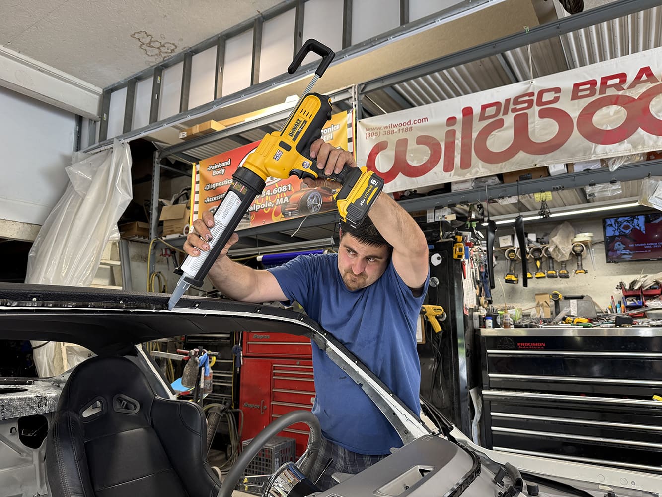 020 1971 Camaro applying windshield urethane DeWalt cordless caulking gun